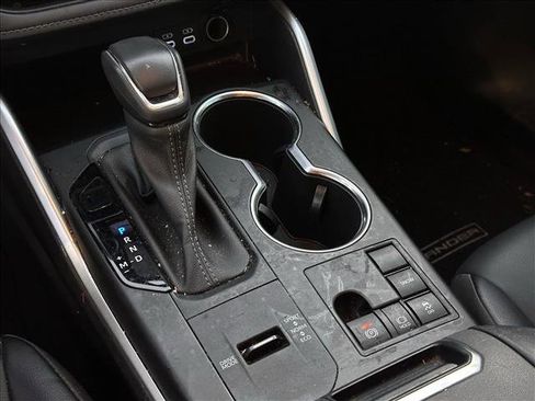 Used 2023 Toyota Highlander XLE image 16