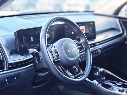 Used 2024 Kia Sorento S image 12