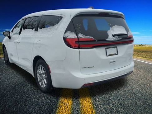Certified 2024 Chrysler Pacifica Touring-L image 2