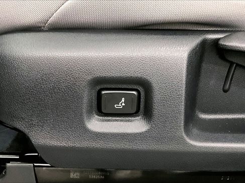 Used 2025 Toyota Tacoma SR5 AWD/4WD image 30