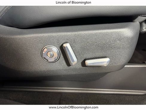 New 2026 Lincoln Navigator L Reserve AWD/4WD image 17