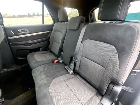 Used 2018 Ford Explorer XLT image 21