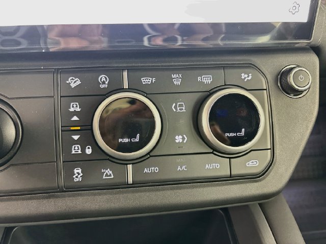 New 2026 Land Rover Defender 110 X-Dynamic SE AWD/4WD image 16