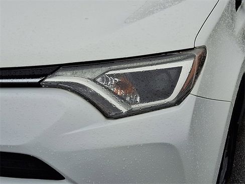 Used 2018 Toyota RAV4 XLE image 8