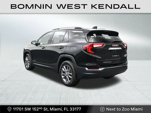 Used 2022 GMC Terrain SLT w/ Tech Package image 3