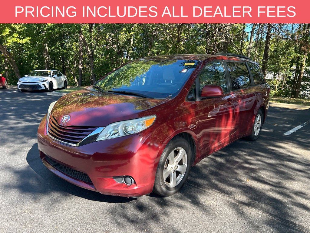 Used 2015 Toyota Sienna LE FWD image 4