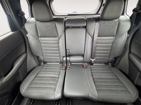 New 2025 Mitsubishi Outlander SE image 13