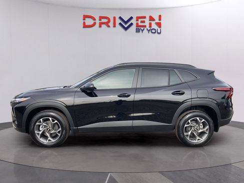 New 2026 Chevrolet Trax LT w/ Driver Confidence Package image 2