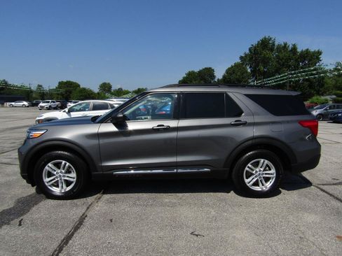 Used 2023 Ford Explorer XLT w/ Equipment Group 202A AWD/4WD image 4