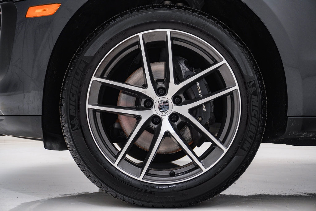 Certified 2026 Porsche Macan AWD/4WD image 13