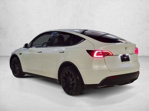 Used 2021 Tesla Model Y Long Range AWD/4WD image 3