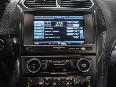 Used 2016 Ford Explorer XLT w/ Equipment Group 202A FWD image 24