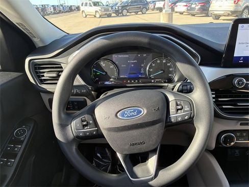 Used 2022 Ford Escape SE image 18