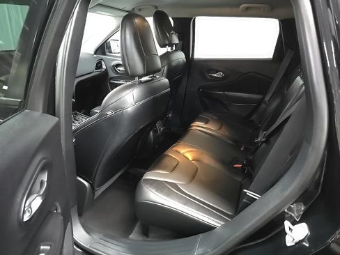 Used 2022 Jeep Cherokee Trailhawk w/ Premium Leather Package AWD/4WD image 32