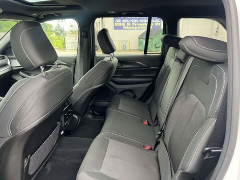 Used 2025 Jeep Grand Cherokee Laredo X w/ Luxury Tech Group I AWD/4WD image 10