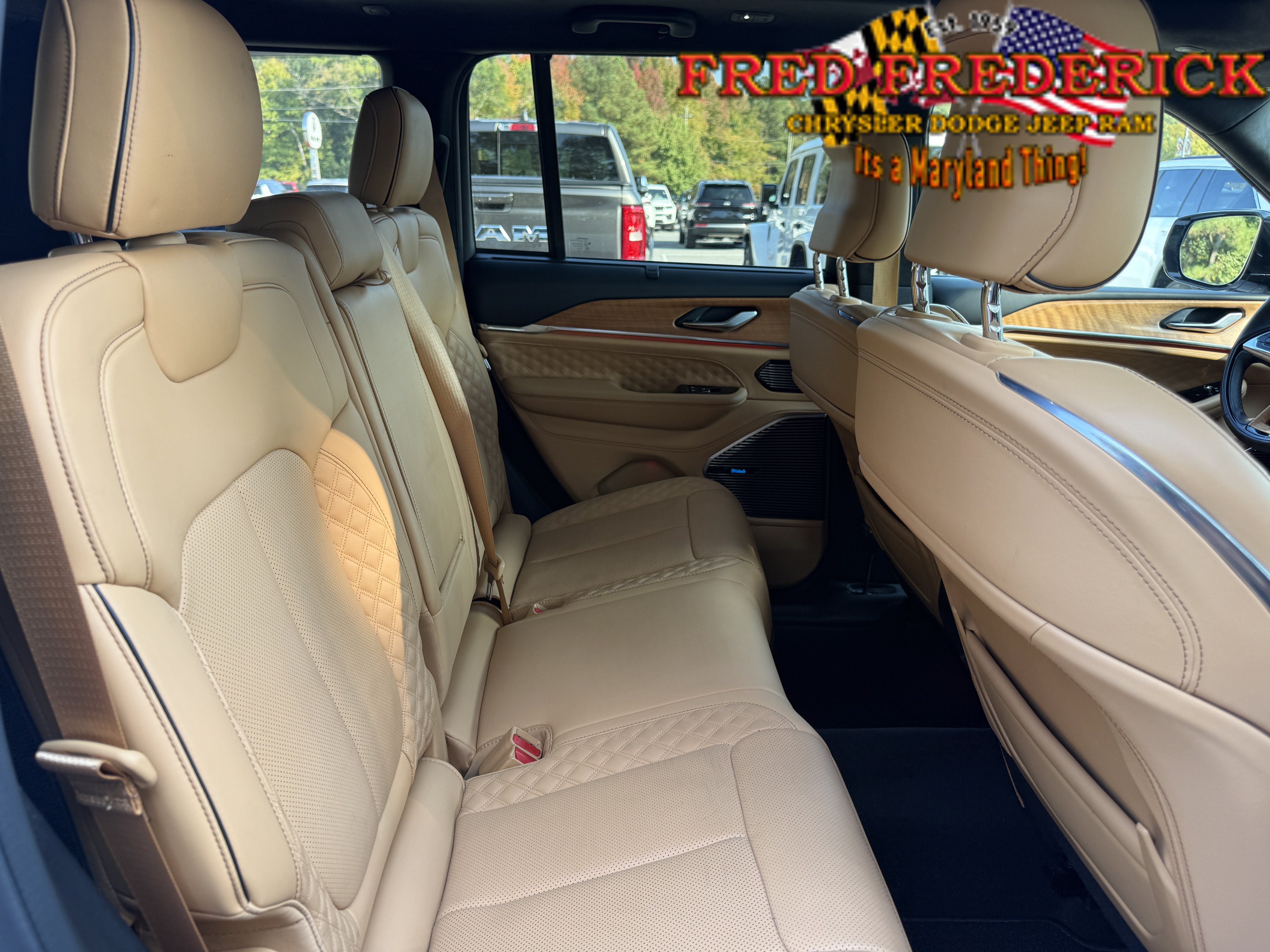 Used 2022 Jeep Grand Cherokee Summit AWD/4WD image 11