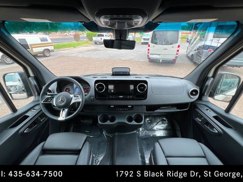 Used 2025 Mercedes-Benz Sprinter 2500 image 9
