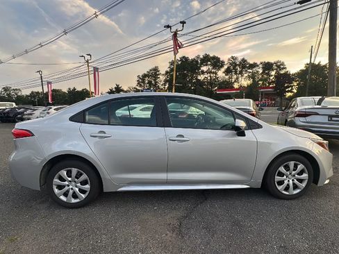 Used 2024 Toyota Corolla LE FWD image 4