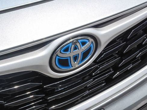 Used 2021 Toyota Highlander XLE AWD/4WD image 17