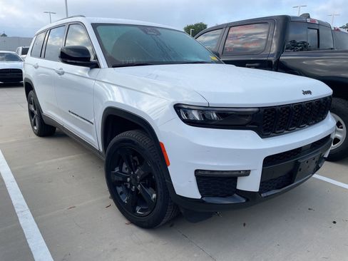 Used 2025 Jeep Grand Cherokee L Limited w/ Black Appearance Package RWD image 3