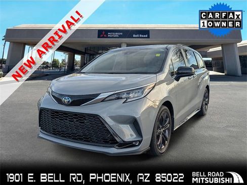 Used 2023 Toyota Sienna XSE image 1
