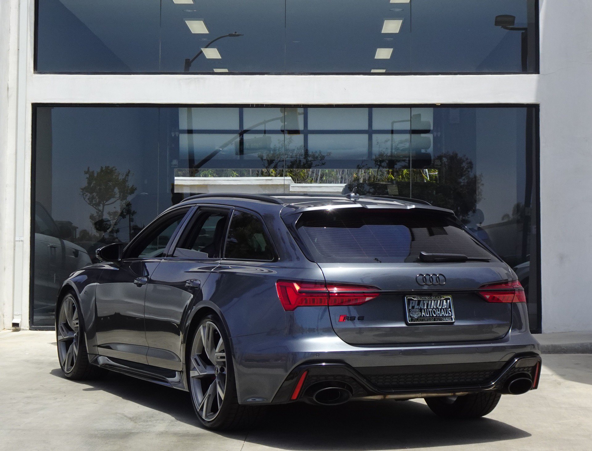 Used 2021 Audi RS 6 w/ Executive Package AWD/4WD image 5
