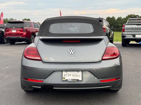 Used 2019 Volkswagen Beetle 2.0T SE FWD image 4