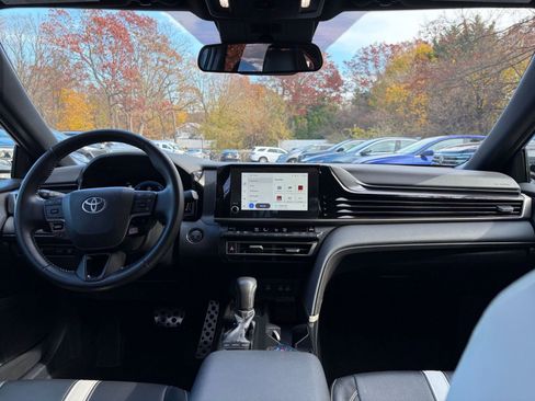 Used 2025 Toyota Camry SE image 33