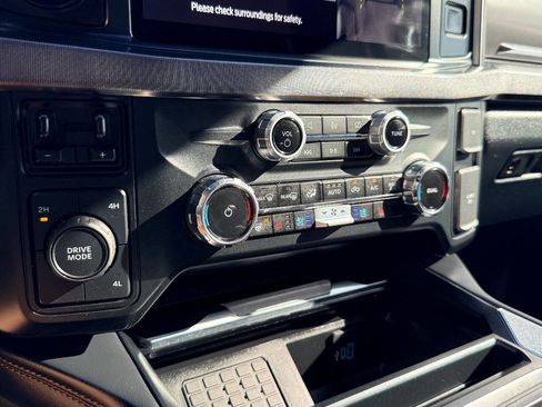 Used 2024 Ford F450 Platinum w/ FX4 Off-Road Package image 37