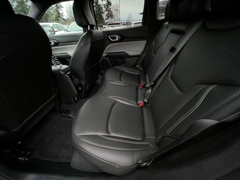 Used 2025 Jeep Compass Limited image 27