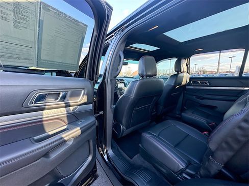 Used 2018 Ford Explorer Sport w/ Equipment Group 401A image 17