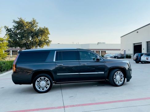 Used 2016 Cadillac Escalade ESV Platinum AWD/4WD image 9
