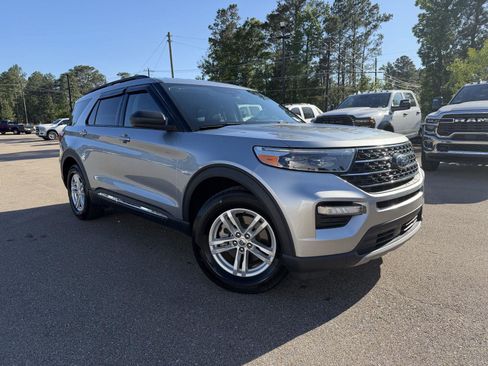 Used 2024 Ford Explorer XLT w/ Equipment Group 202A RWD image 3