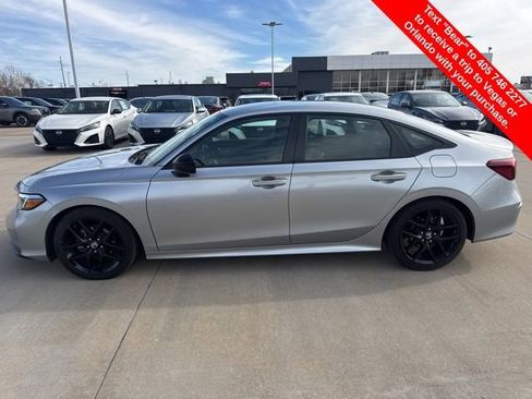 Used 2025 Honda Civic Sport image 2