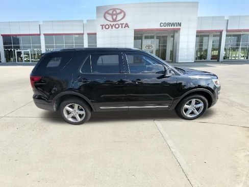 Used 2017 Ford Explorer XLT AWD/4WD image 2