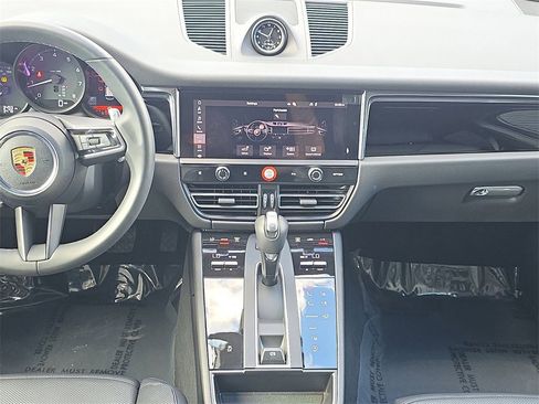 Used 2025 Porsche Macan image 22