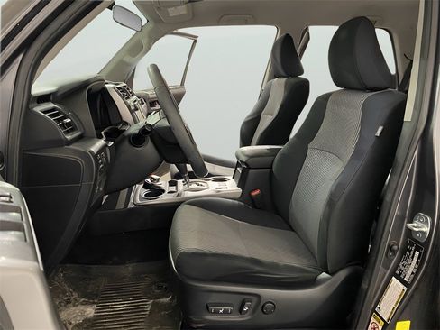 Used 2017 Toyota 4Runner SR5 image 9