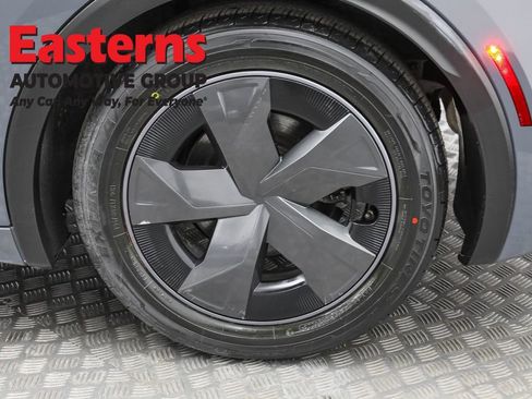 Used 2024 Toyota Prius LE image 32