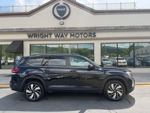 Used 2024 Volkswagen Atlas SE AWD/4WD image 2