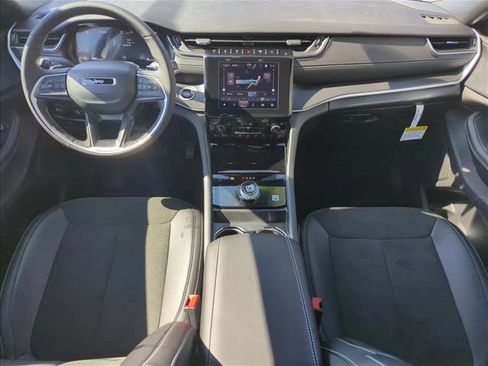 New 2025 Jeep Grand Cherokee Altitude image 15