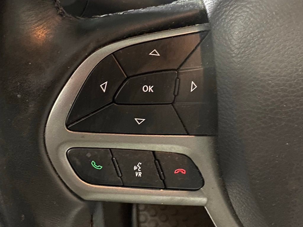 Used 2019 Jeep Cherokee Limited AWD/4WD image 30