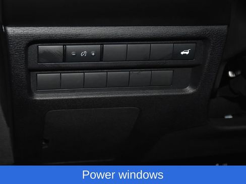 New 2025 Mitsubishi Outlander SE image 9