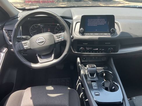 Used 2025 Nissan Rogue SV FWD image 11