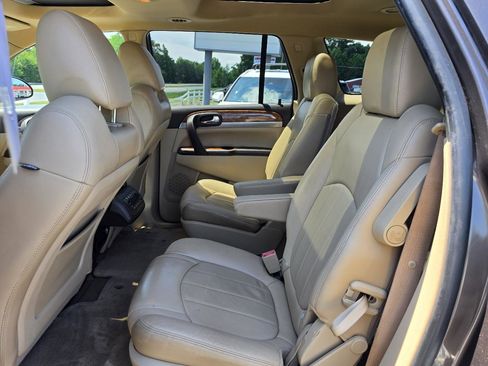 Used 2011 Buick Enclave CXL FWD image 4