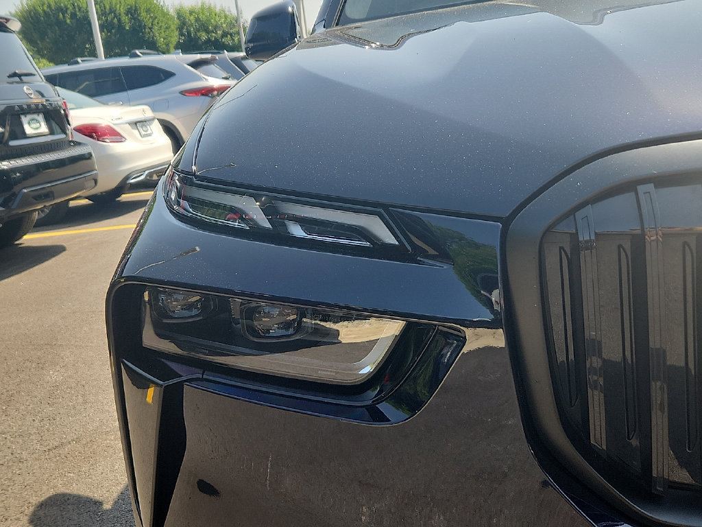 Certified 2026 BMW X7 xDrive40i w/ M Sport Package AWD/4WD image 9