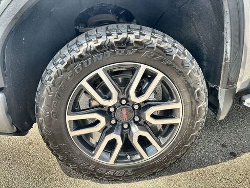 Used 2021 GMC Sierra 1500 AT4 w/ AT4 Premium Package AWD/4WD image 18