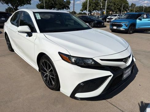 Used 2022 Toyota Camry SE FWD image 4