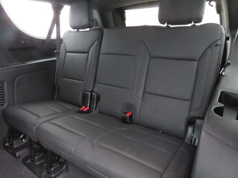 Used 2024 Chevrolet Suburban Z71 image 18