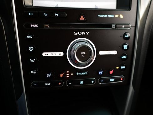 Used 2017 Ford Explorer Platinum image 16