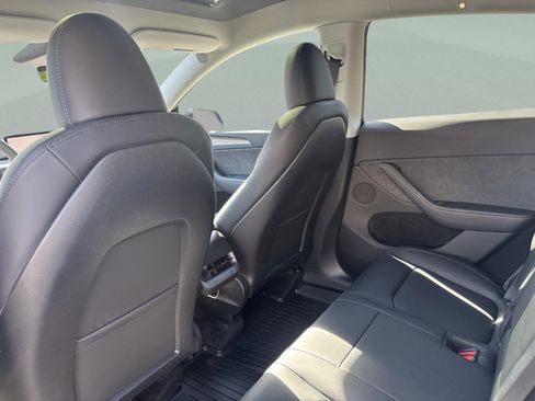 Used 2023 Tesla Model Y Long Range image 27